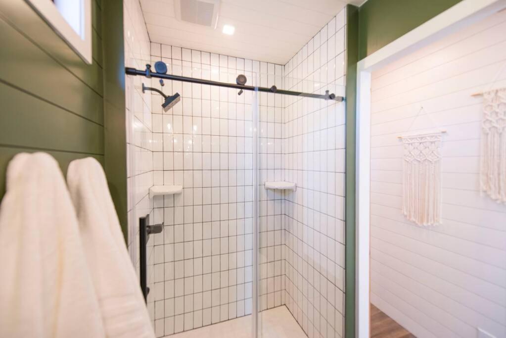 Container Home With Rooftop Views And Pickleball-Pecan Grove Bellmead Екстериор снимка