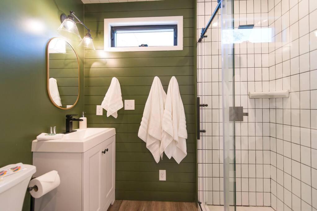 Container Home With Rooftop Views And Pickleball-Pecan Grove Bellmead Екстериор снимка