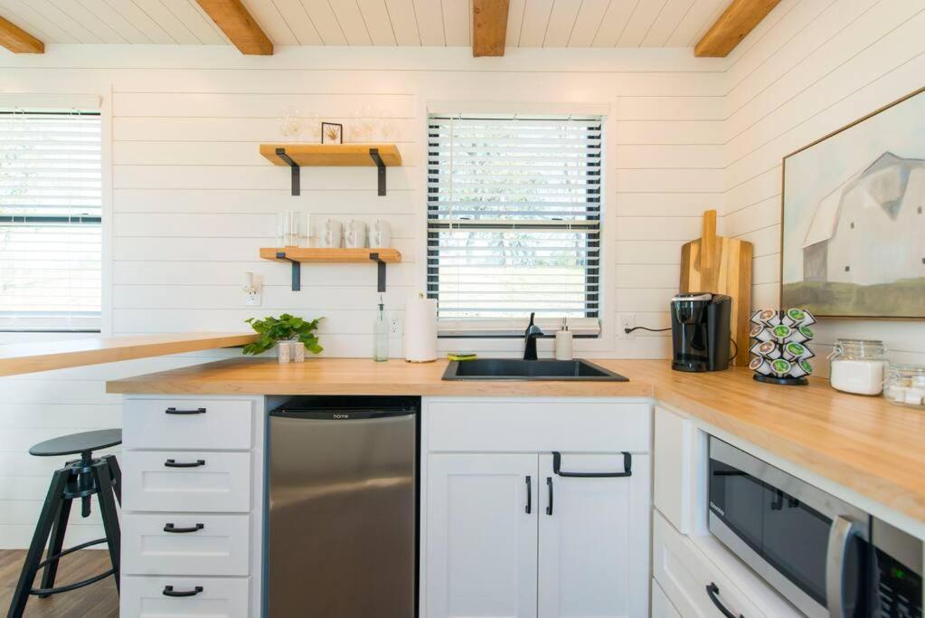 Container Home With Rooftop Views And Pickleball-Pecan Grove Bellmead Екстериор снимка
