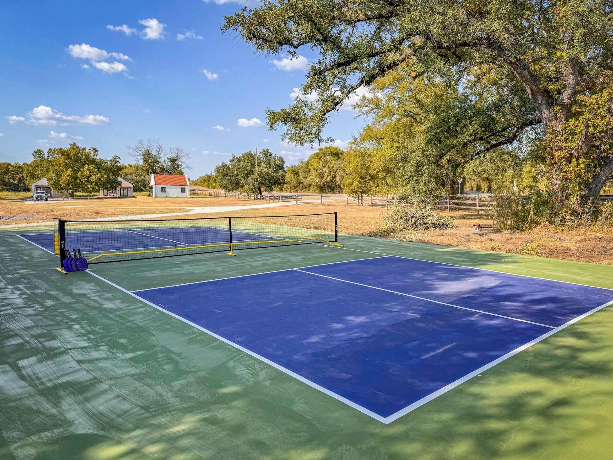 Container Home With Rooftop Views And Pickleball-Pecan Grove Bellmead Екстериор снимка