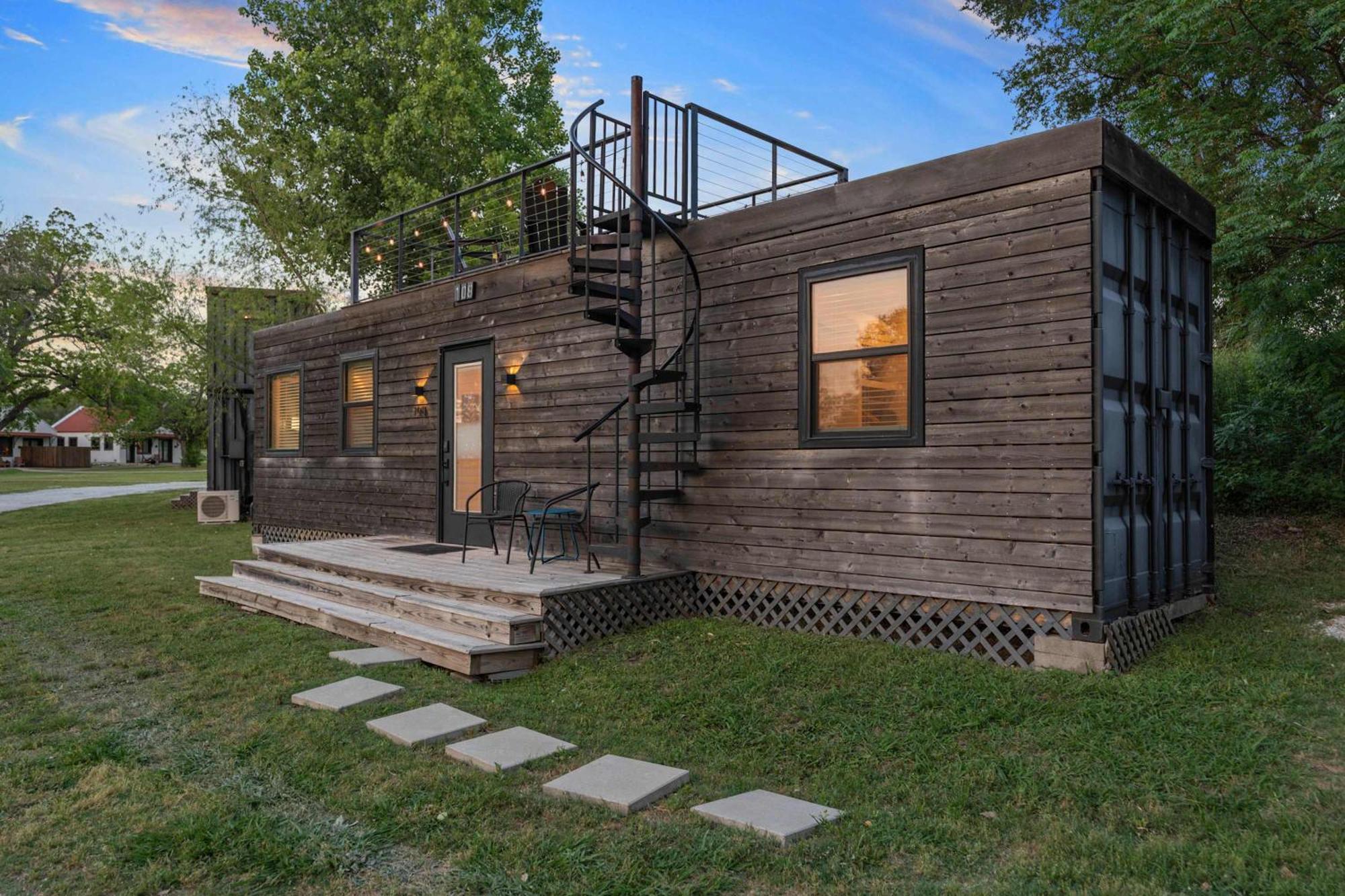 Container Home With Rooftop Views And Pickleball-Pecan Grove Bellmead Екстериор снимка